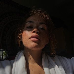 Meet your Posher, Abigail